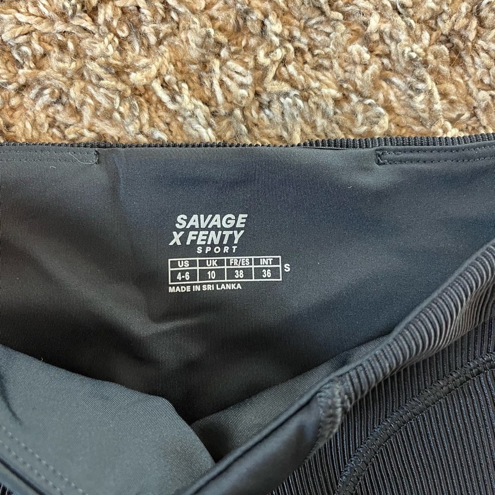 NWT SAVAGE X FENTY Women's Black High-Waisted Leggings - Picture 9 of 10